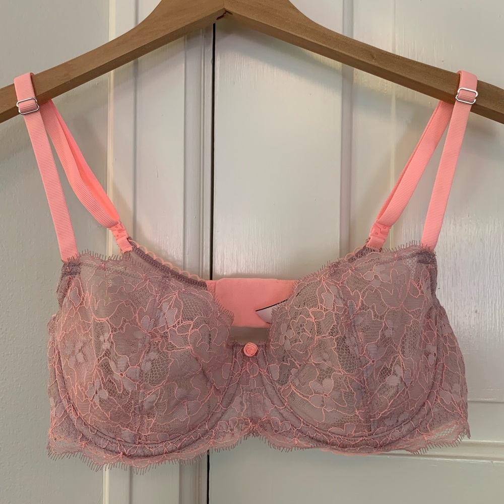 NWOT Victoria’s Secret Bra in Size 36C.